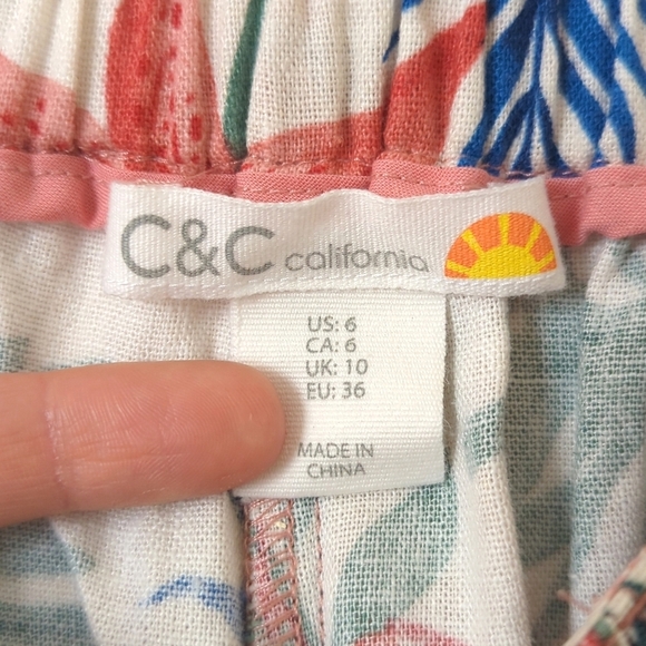 C&C California Tropical Floral Linen Blend High Waisted Wide Leg Shorts Beige 6 - Picture 4 of 11